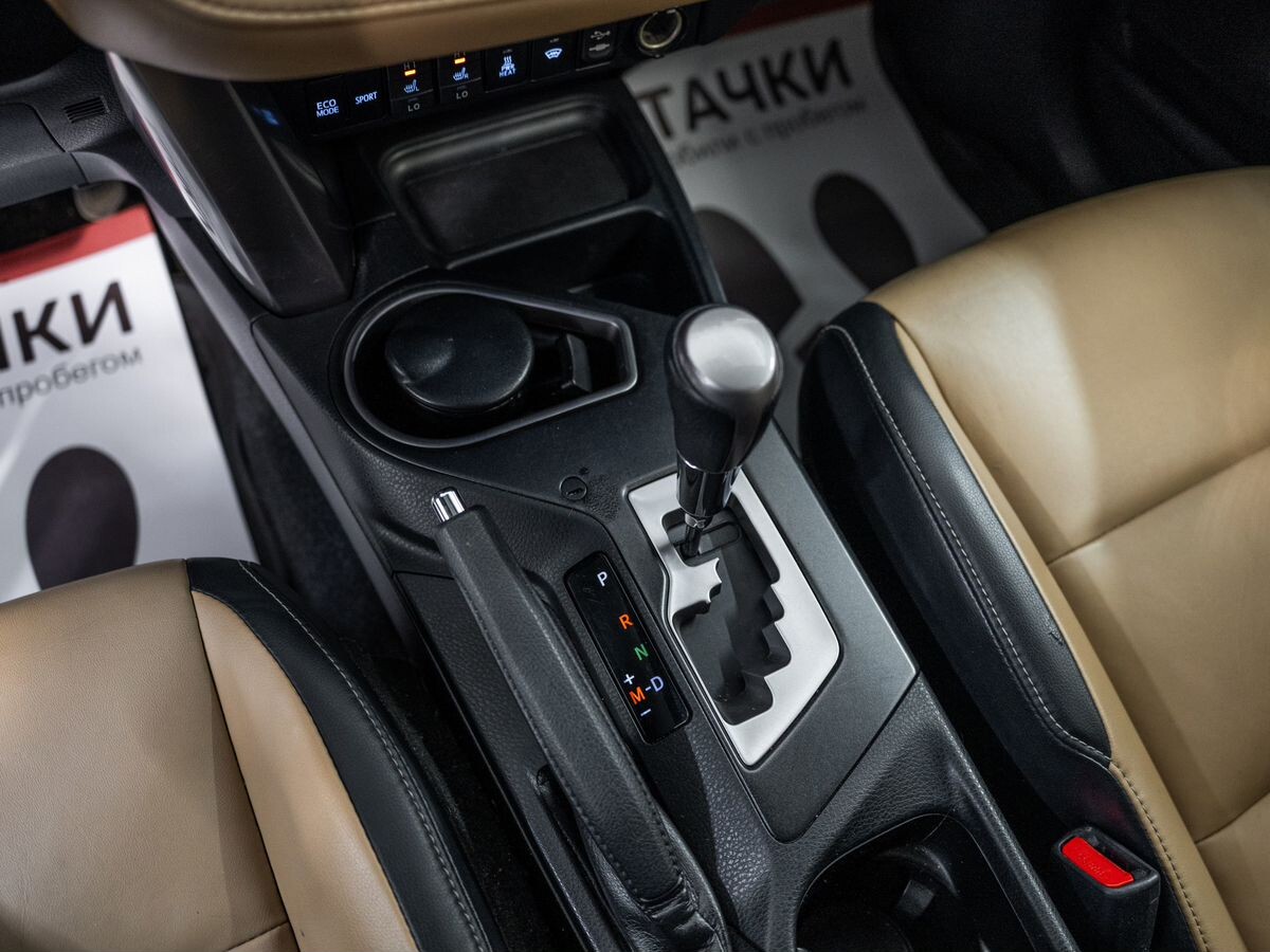 Toyota RAV4 2016 - фото автомобиля