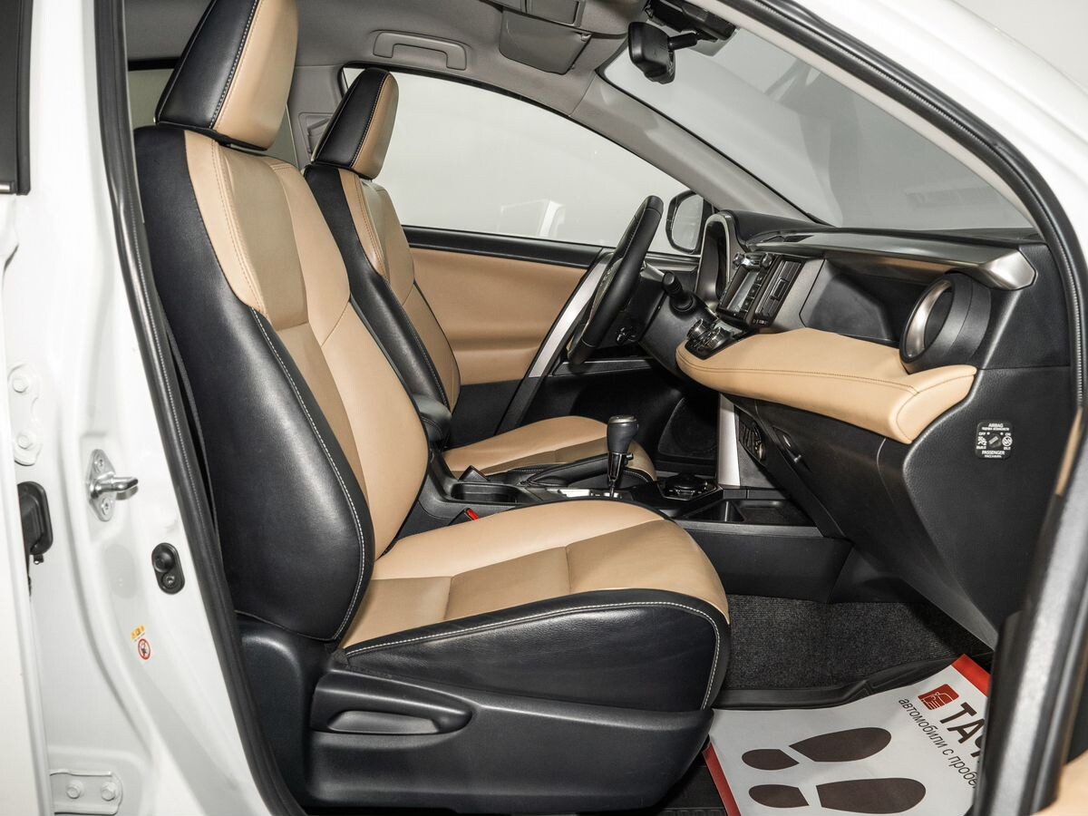 Toyota RAV4 2016 - фото автомобиля