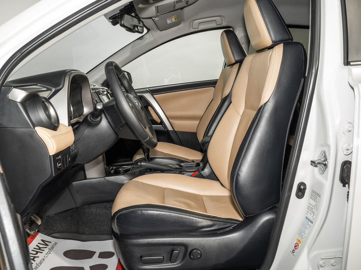 Toyota RAV4 2016 - фото автомобиля