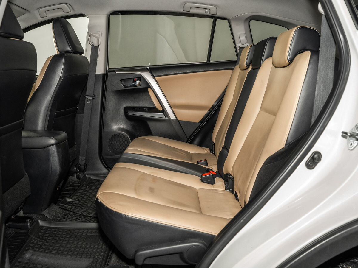 Toyota RAV4 2016 - фото автомобиля