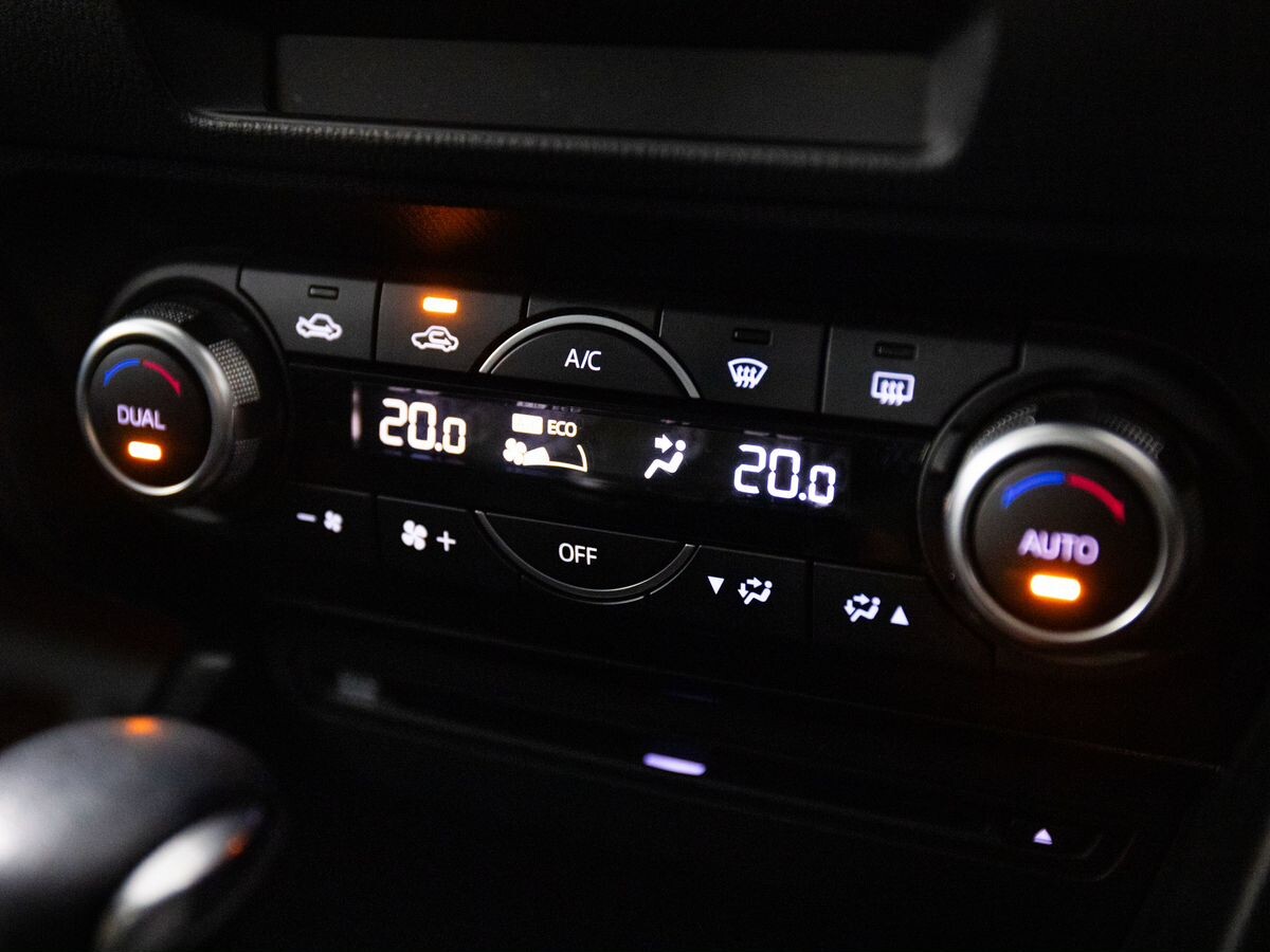 Mazda Axela 2019 - фото автомобиля