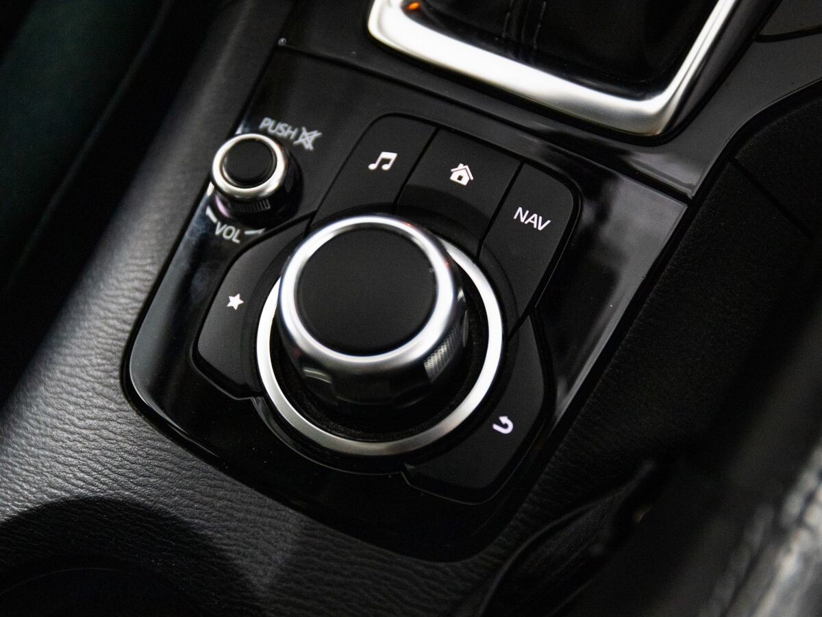 Mazda Axela 2019 - фото автомобиля