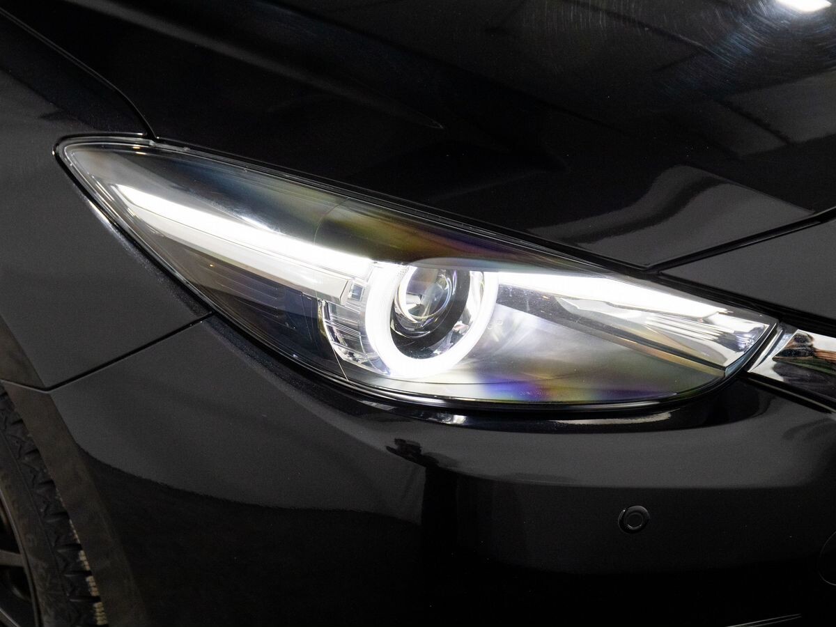 Mazda Axela 2019 - фото автомобиля