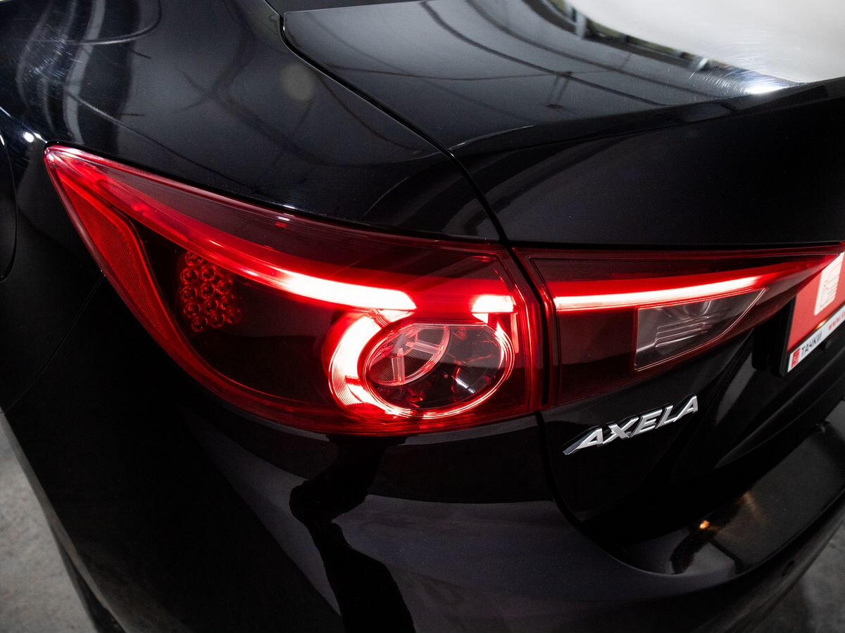 Mazda Axela 2019 - фото автомобиля