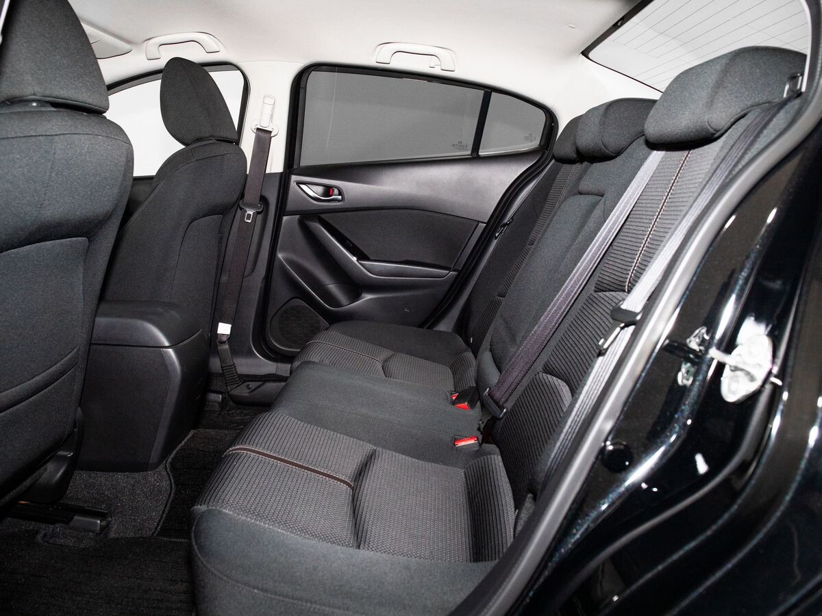 Mazda Axela 2019 - фото автомобиля