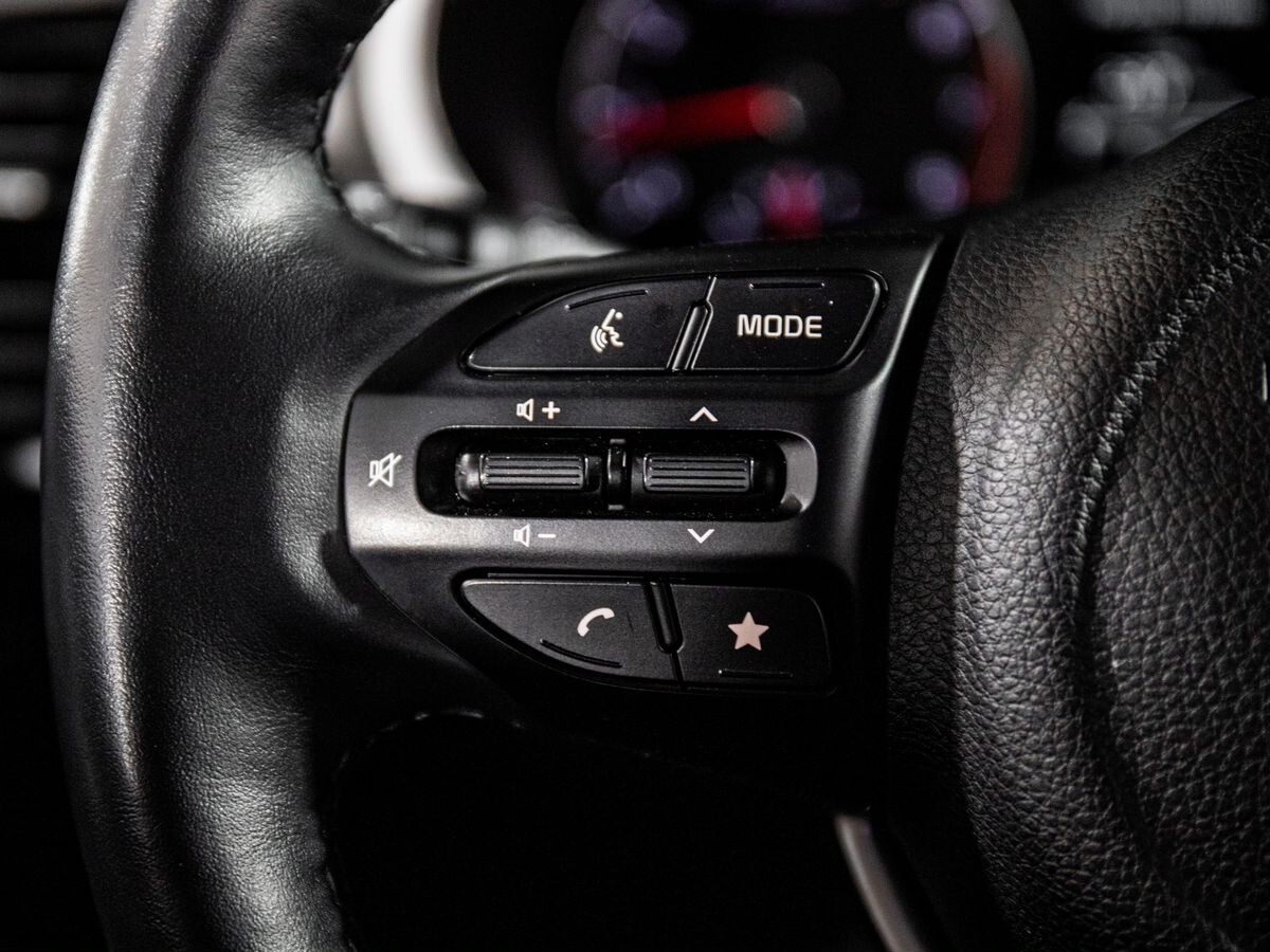 Kia Rio 2021 - фото автомобиля