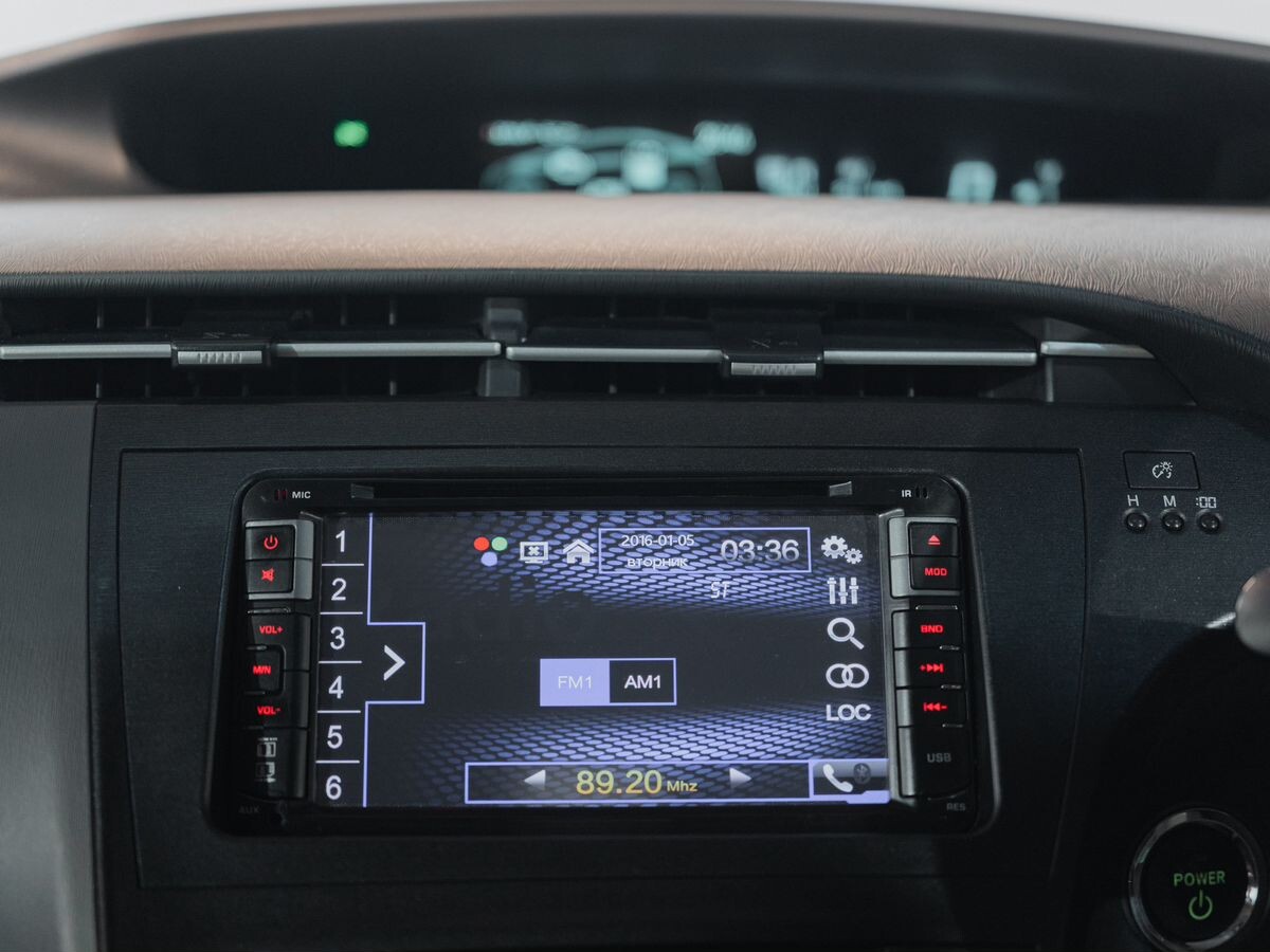 Toyota Prius 2010 - фото автомобиля