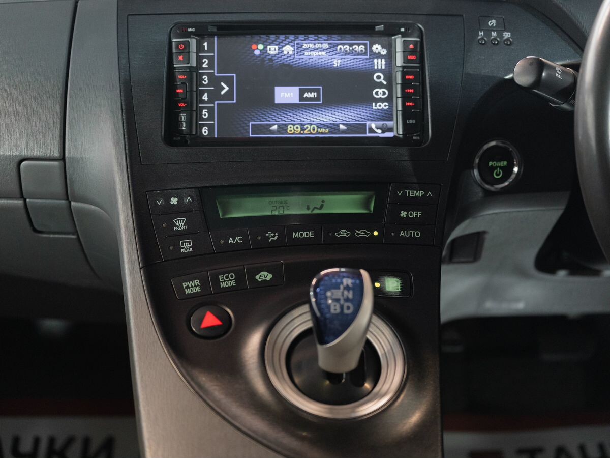 Toyota Prius 2010 - фото автомобиля