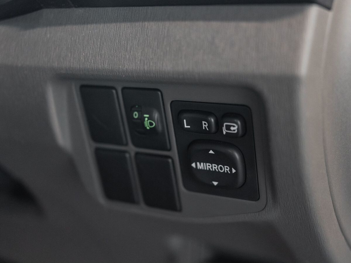 Toyota Prius 2010 - фото автомобиля