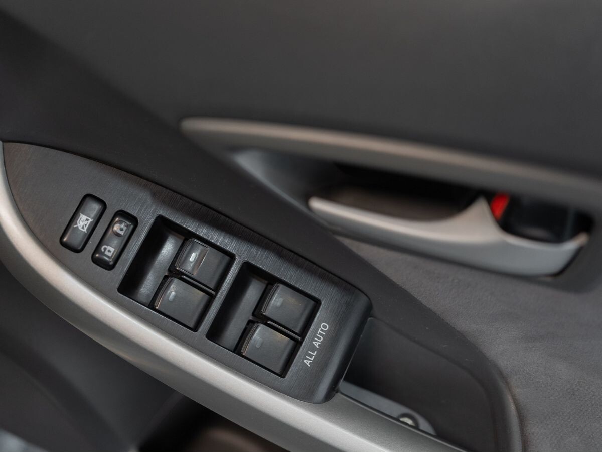 Toyota Prius 2010 - фото автомобиля