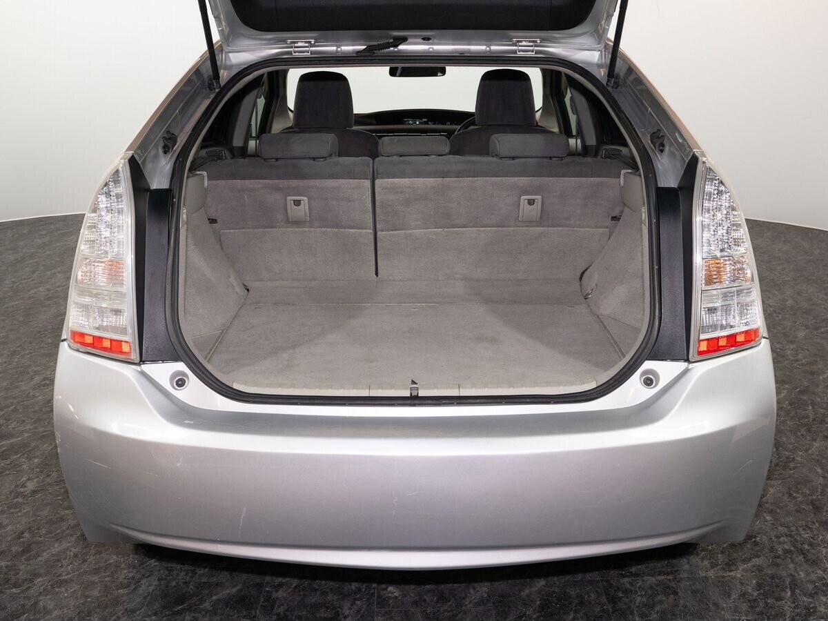 Toyota Prius 2010 - фото автомобиля