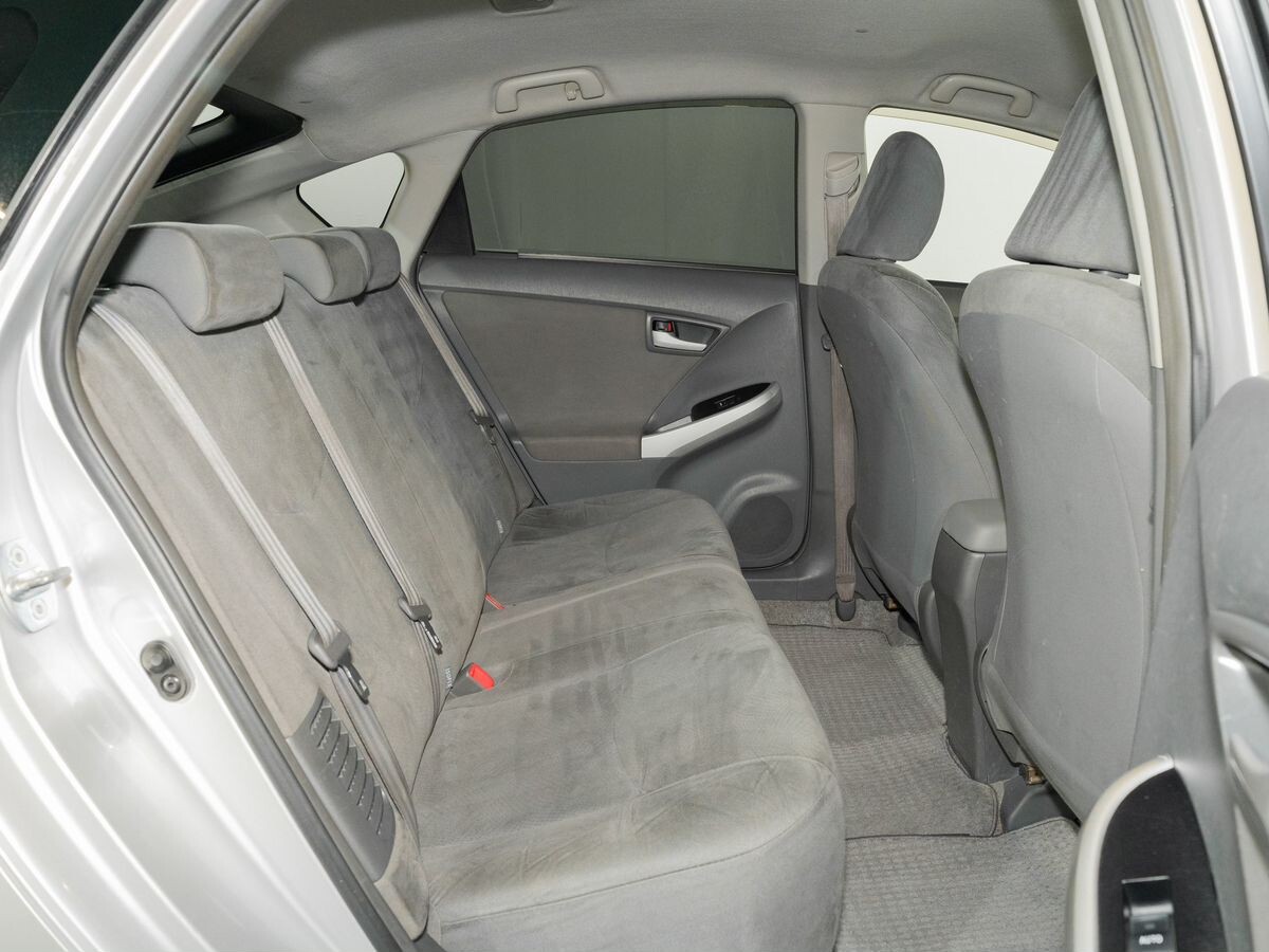 Toyota Prius 2010 - фото автомобиля