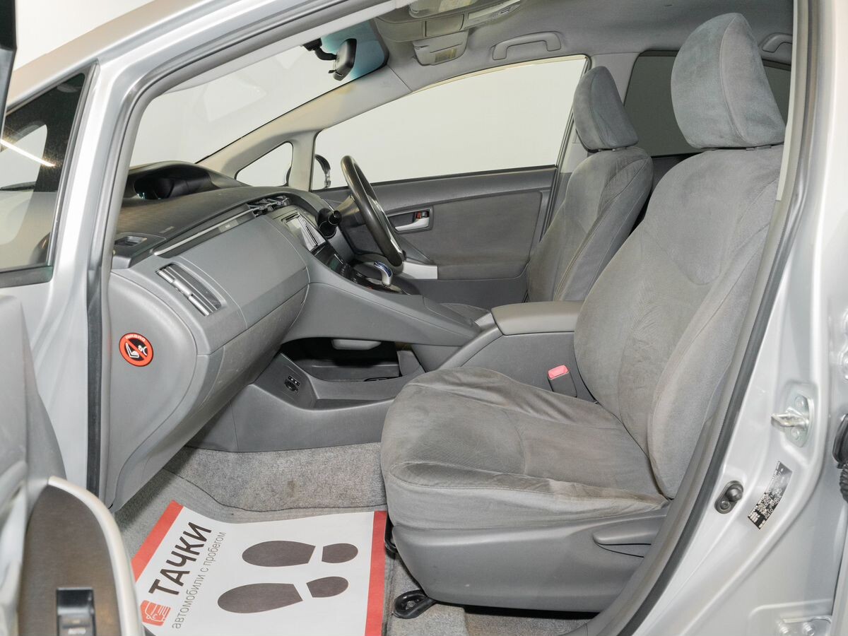 Toyota Prius 2010 - фото автомобиля