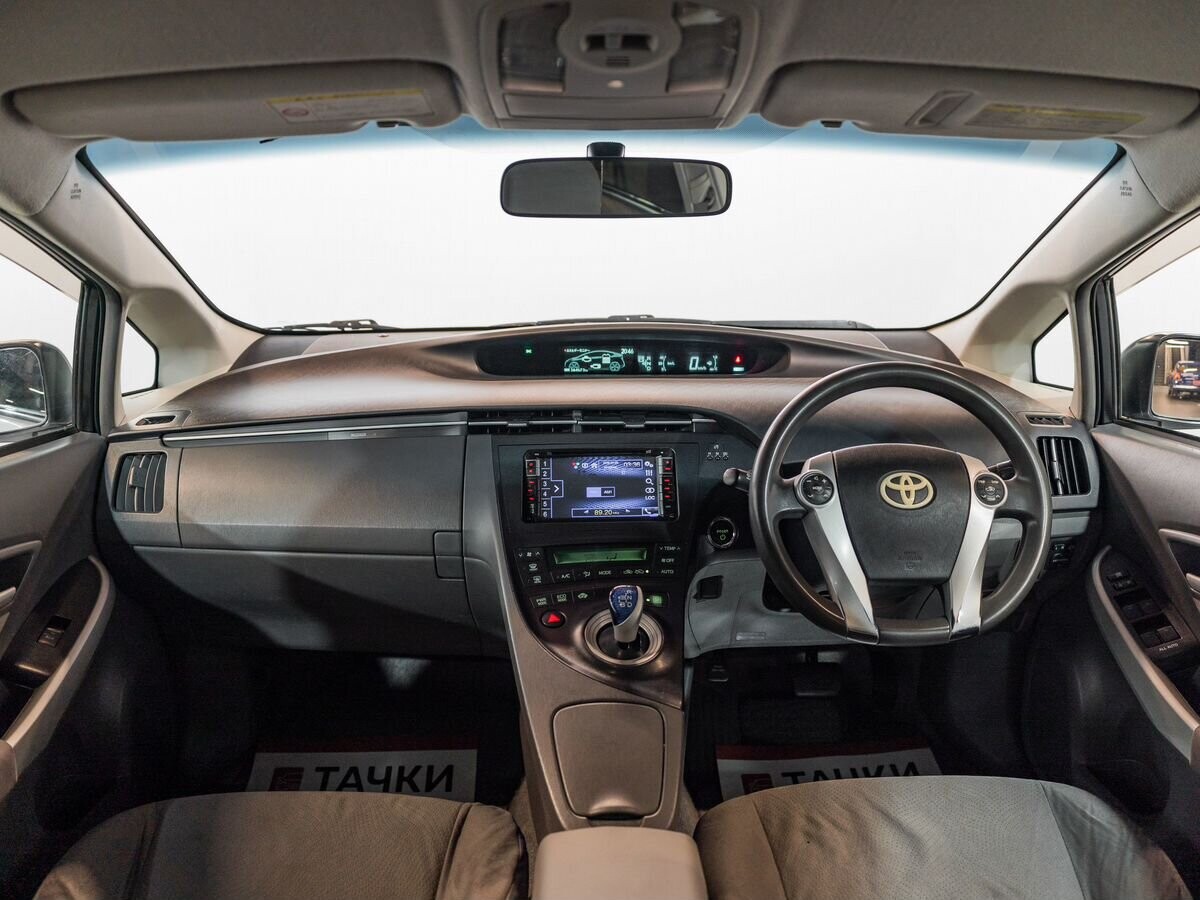 Toyota Prius 2010 - фото автомобиля