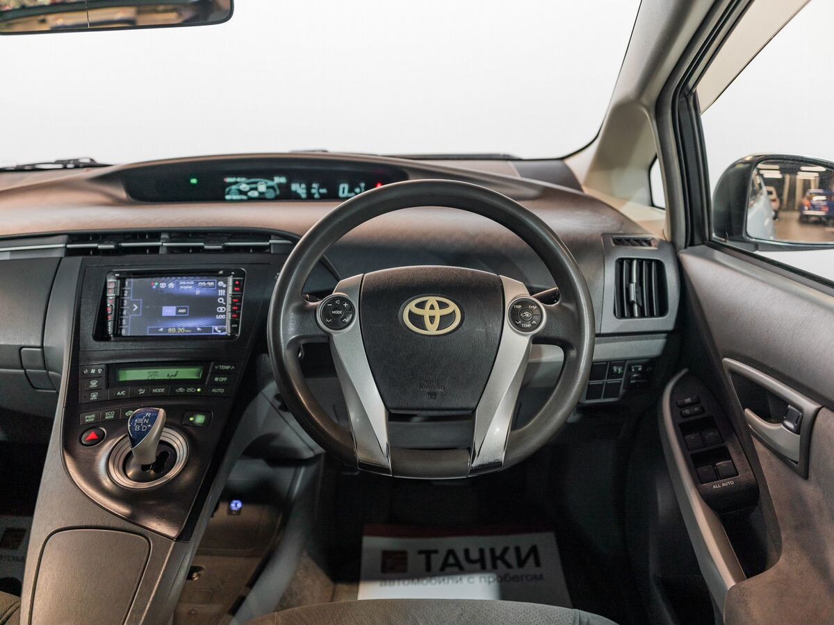 Toyota Prius 2010 - фото автомобиля