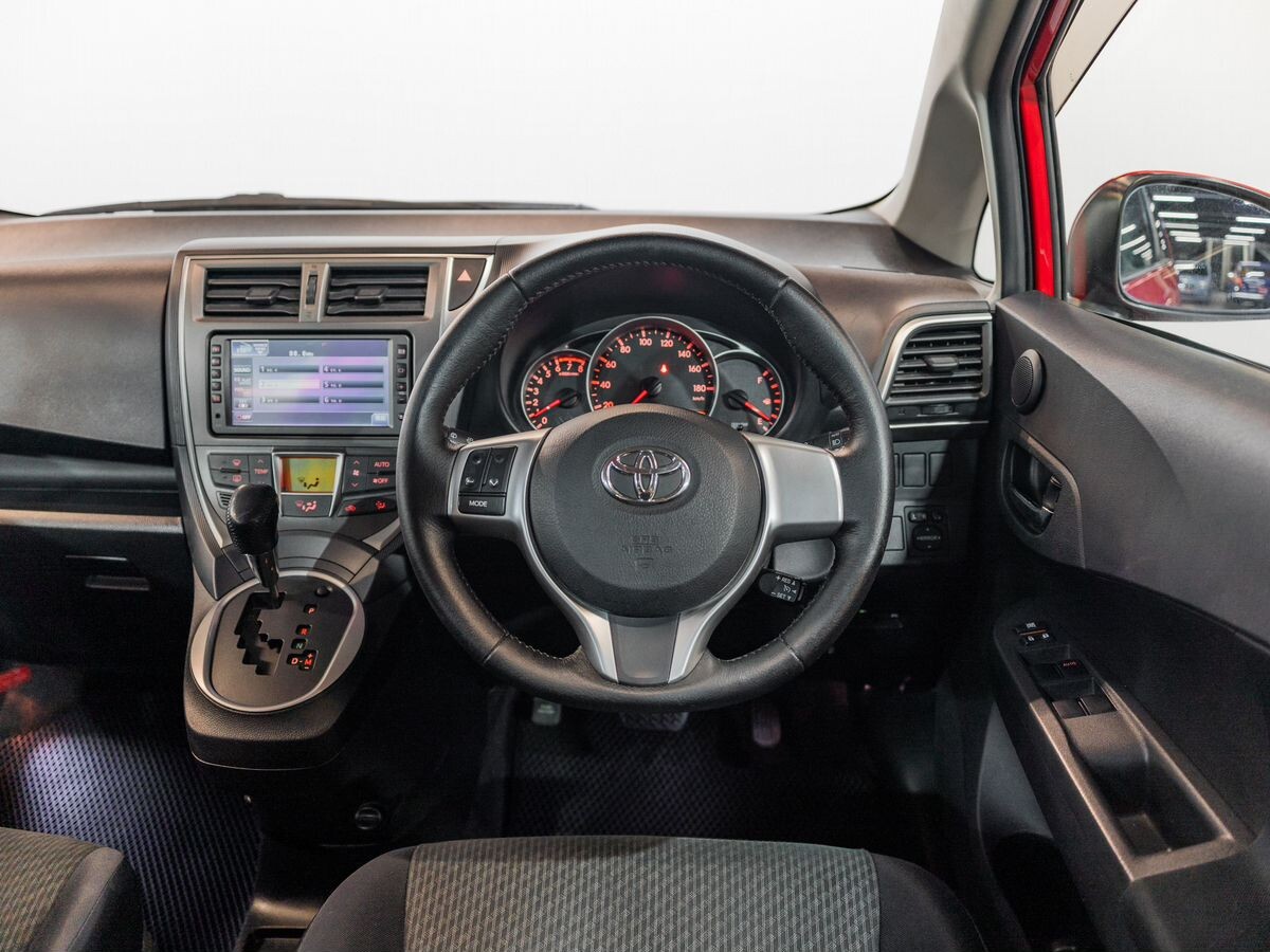 Toyota Ractis 2011 - фото автомобиля