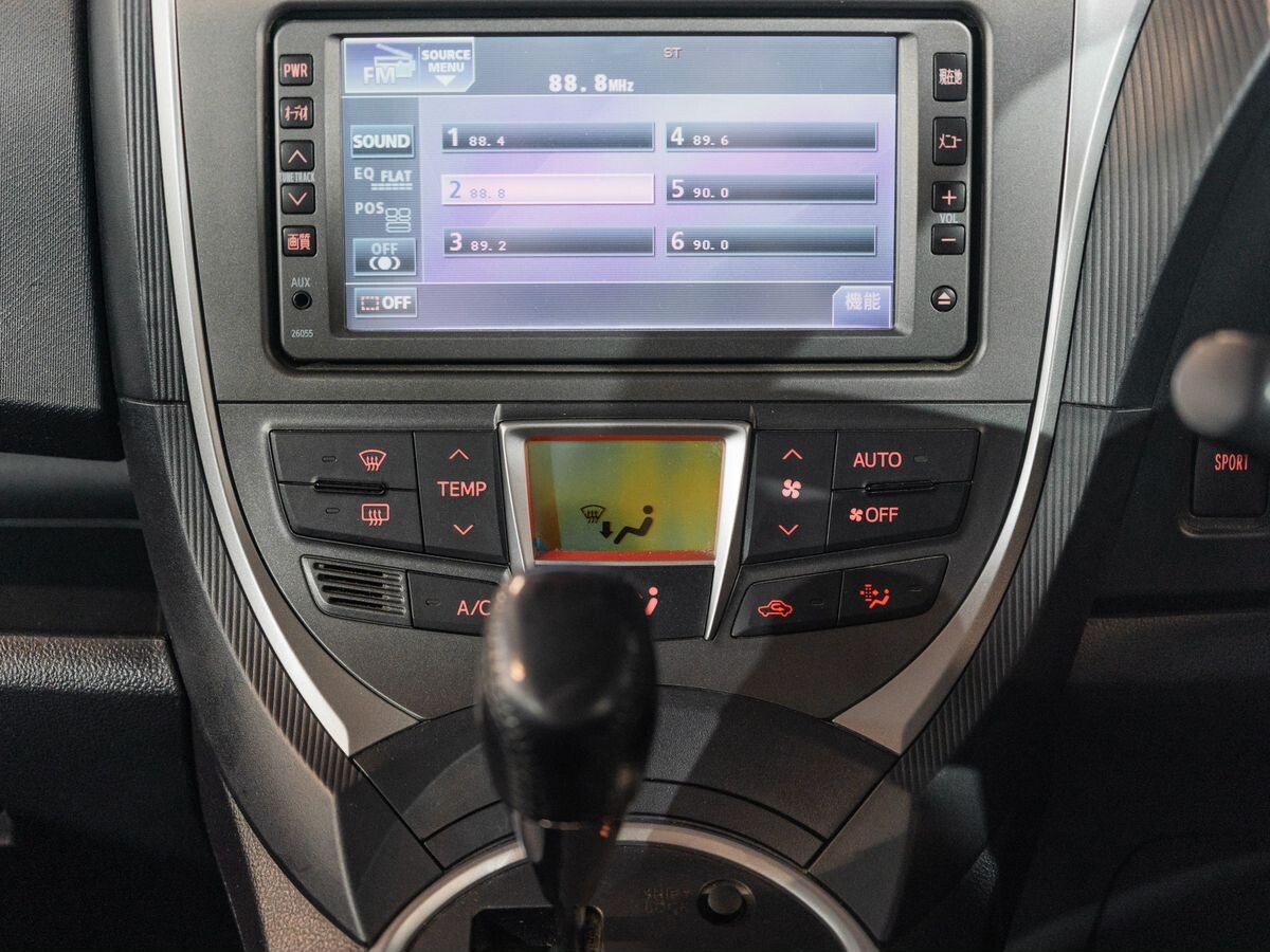 Toyota Ractis 2011 - фото автомобиля