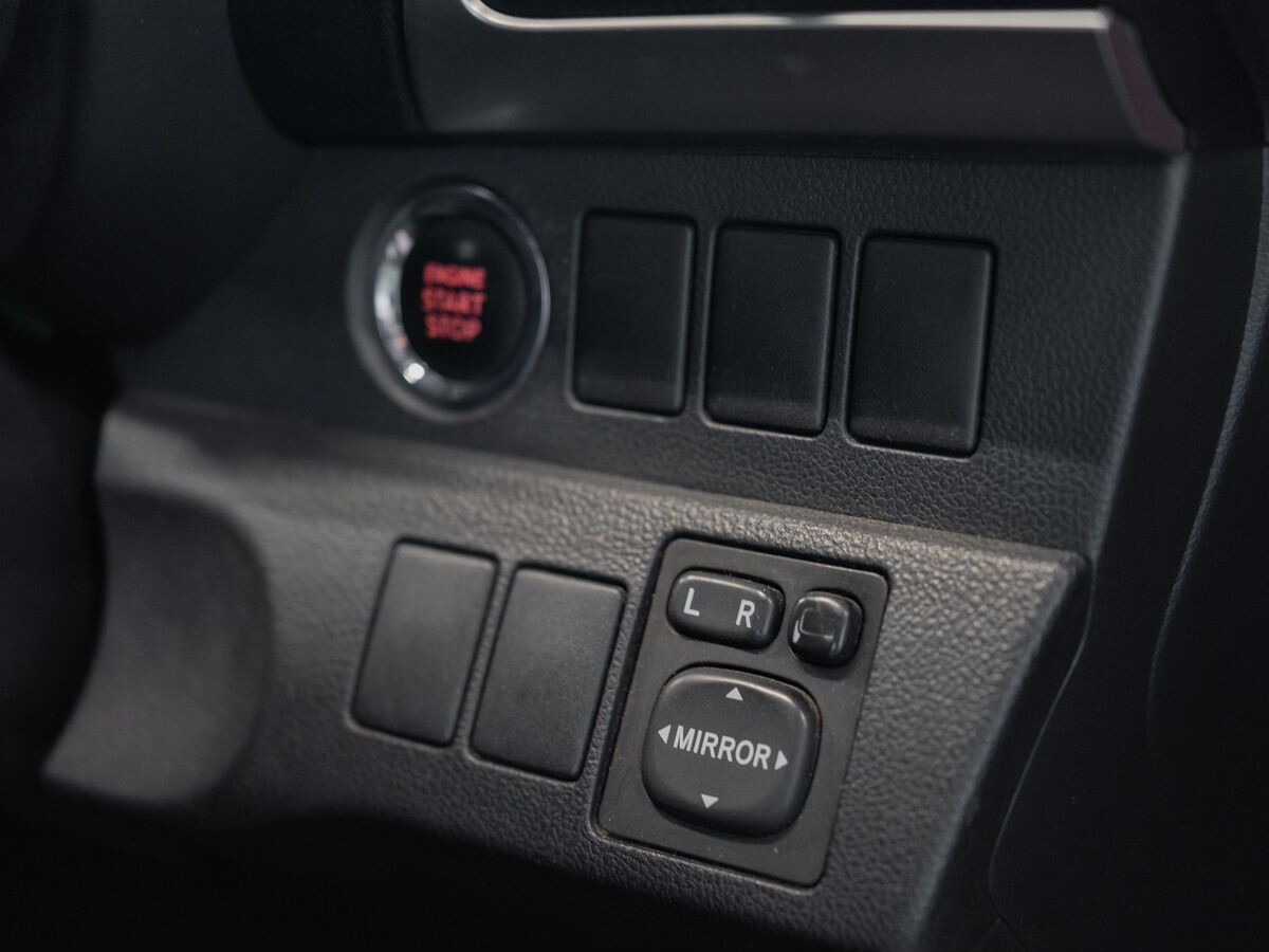 Toyota Ractis 2011 - фото автомобиля