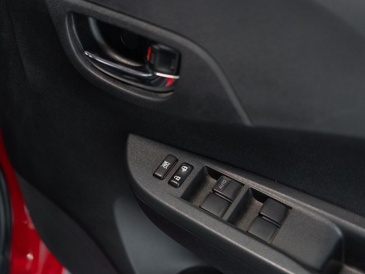 Toyota Ractis 2011 - фото автомобиля