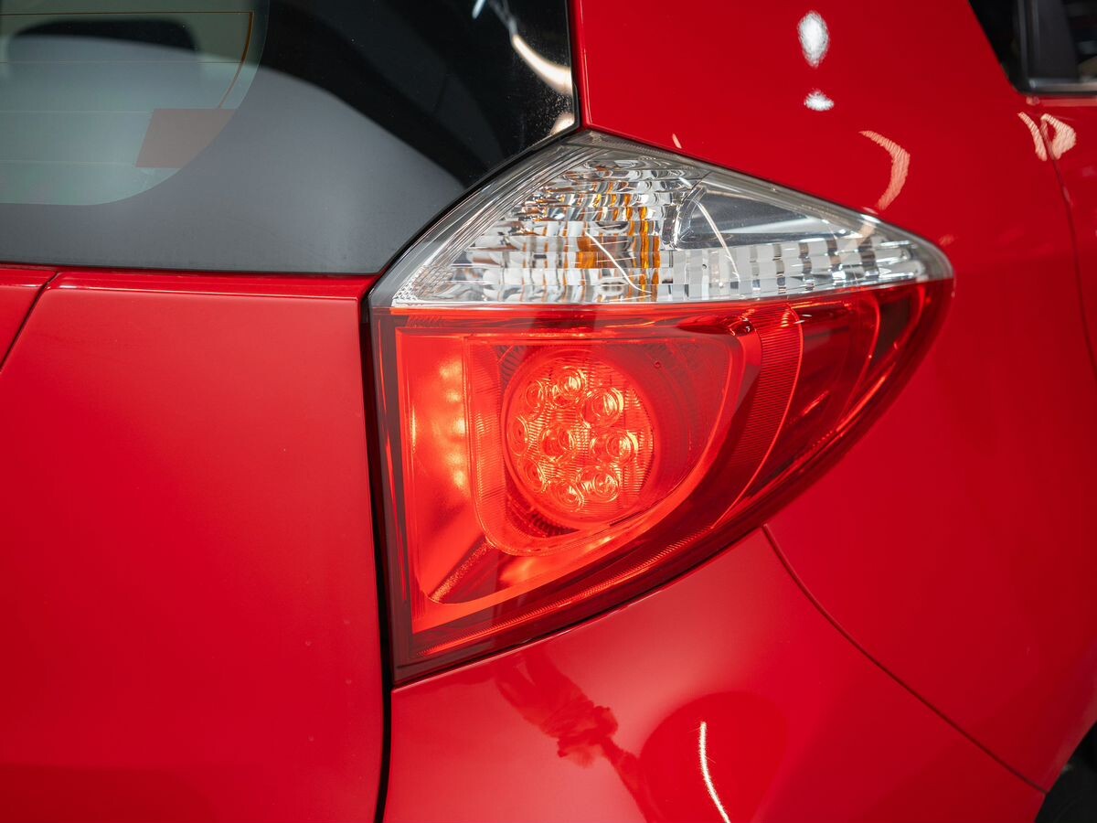 Toyota Ractis 2011 - фото автомобиля