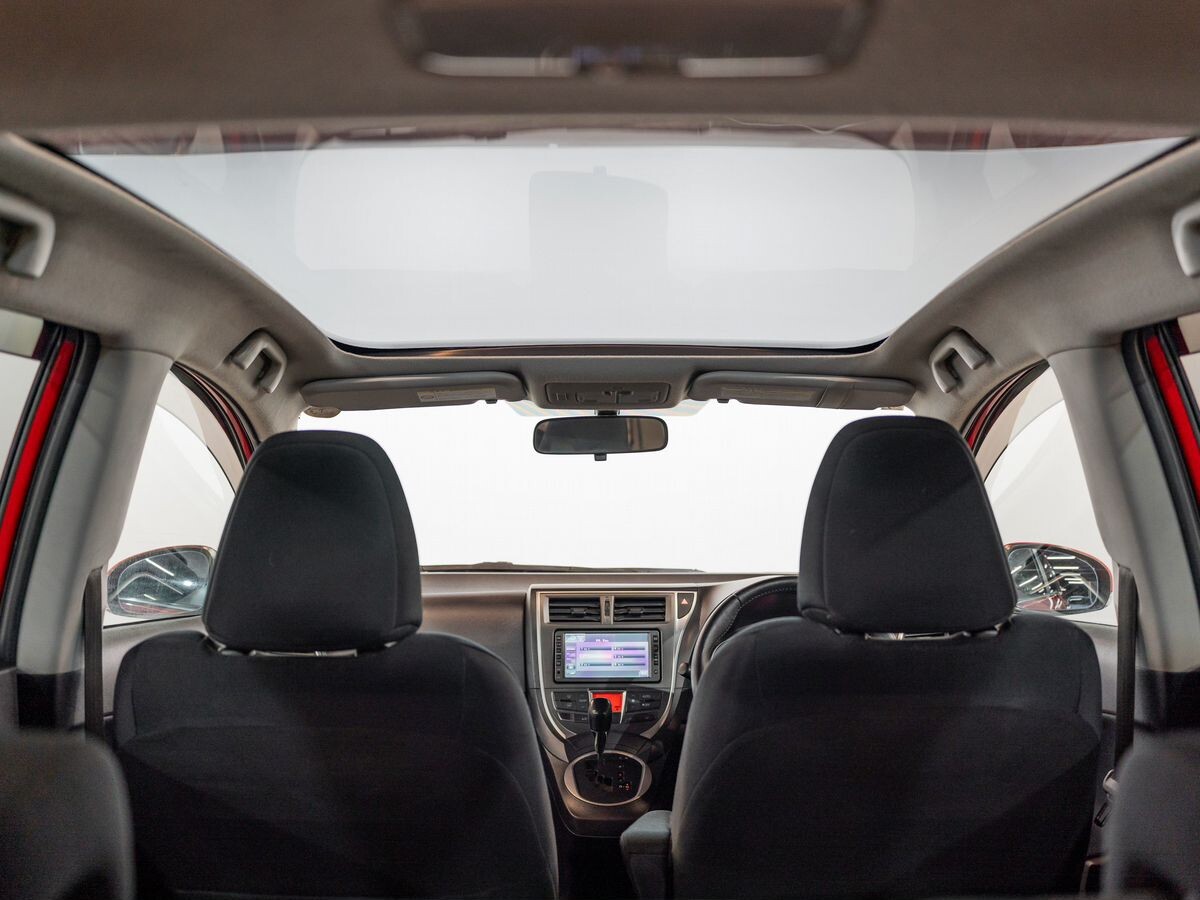 Toyota Ractis 2011 - фото автомобиля