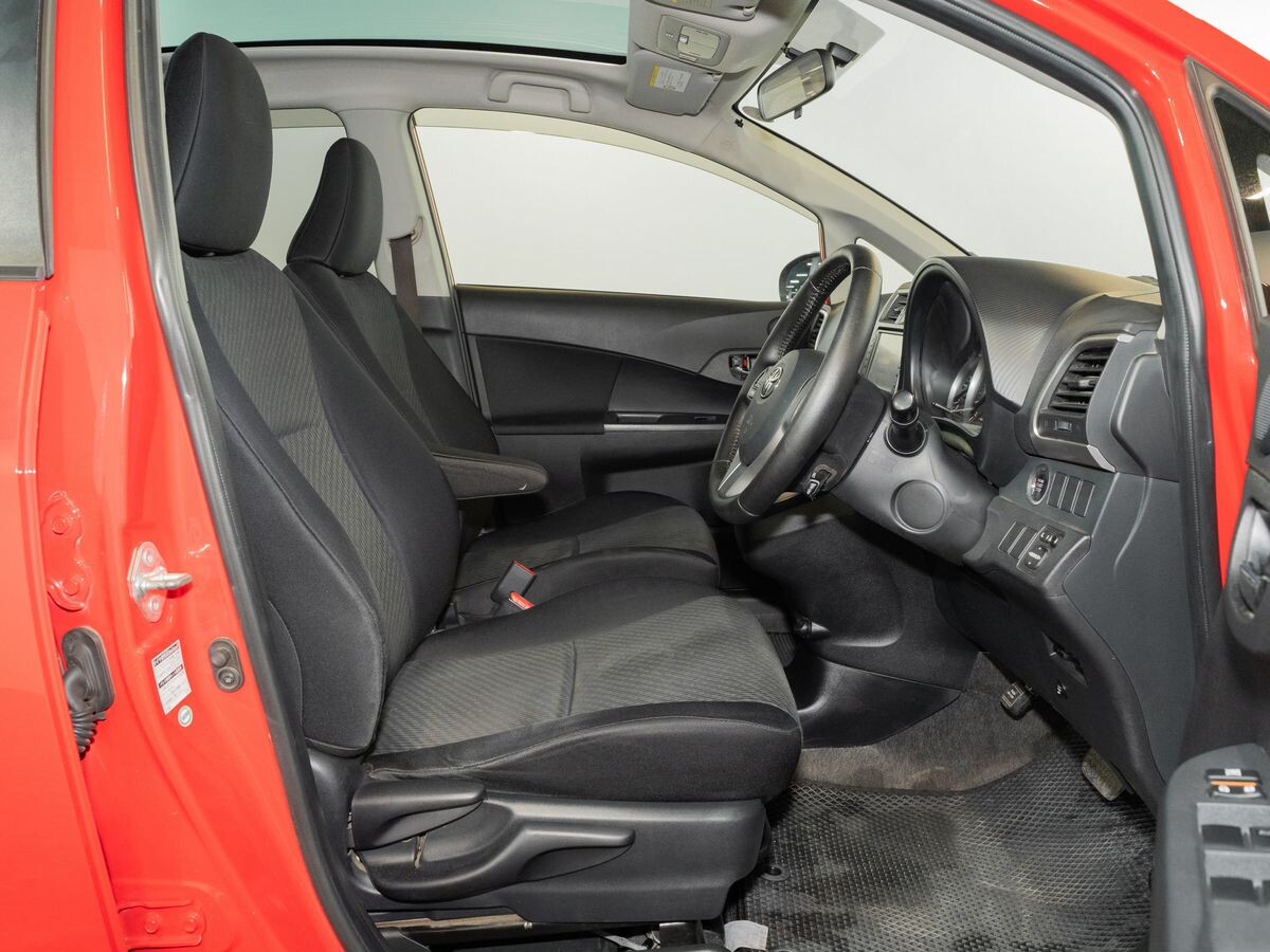 Toyota Ractis 2011 - фото автомобиля