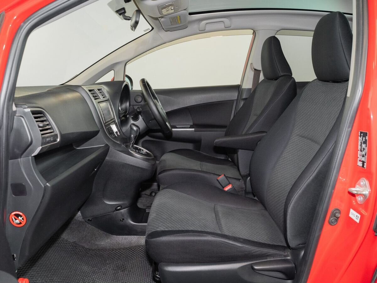 Toyota Ractis 2011 - фото автомобиля