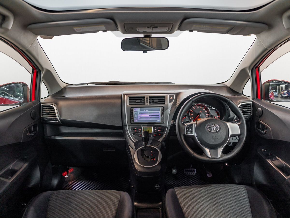 Toyota Ractis 2011 - фото автомобиля