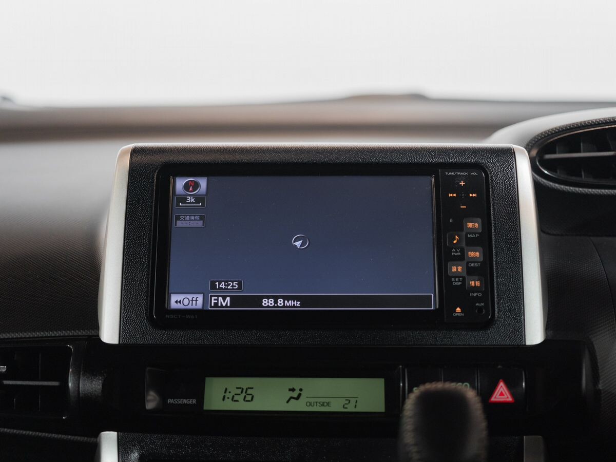 Toyota Wish 2011 - фото автомобиля