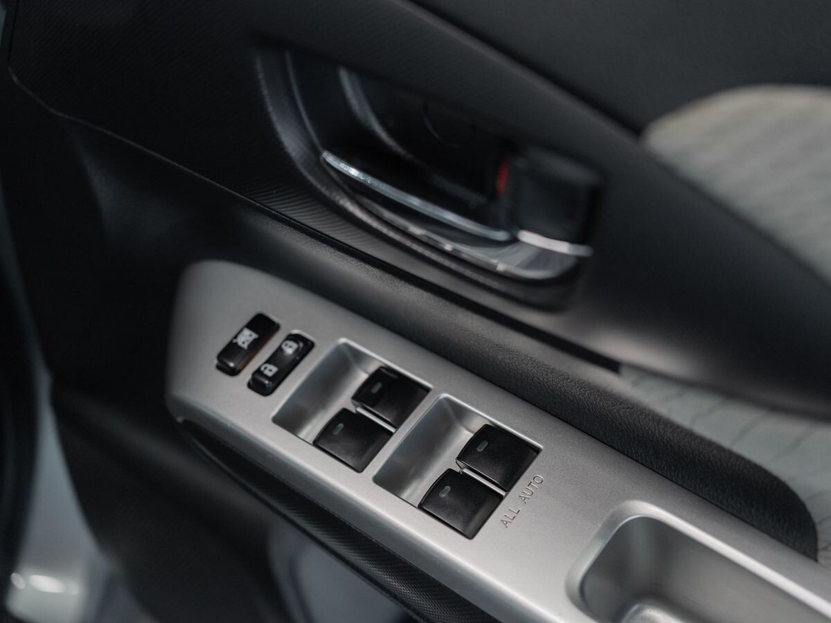 Toyota Wish 2011 - фото автомобиля