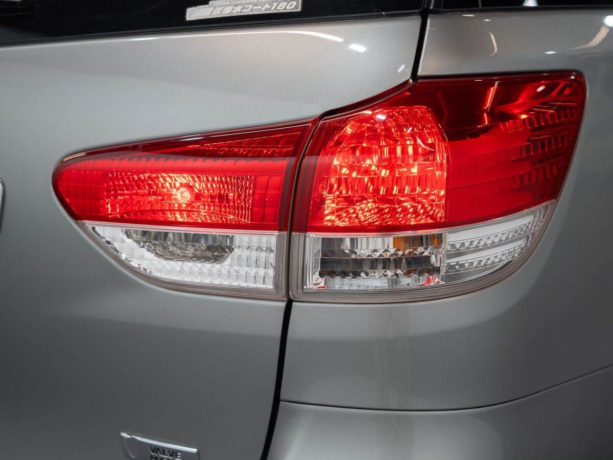 Toyota Wish 2011 - фото автомобиля