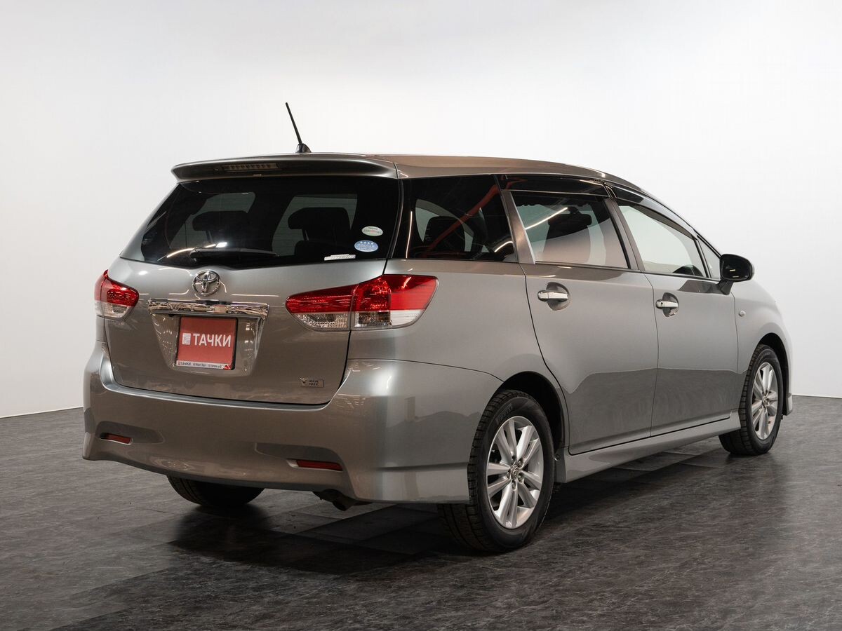 Toyota Wish 2011 - фото автомобиля