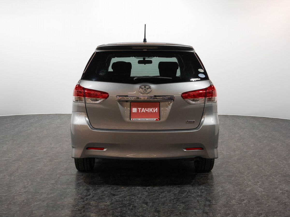Toyota Wish 2011 - фото автомобиля