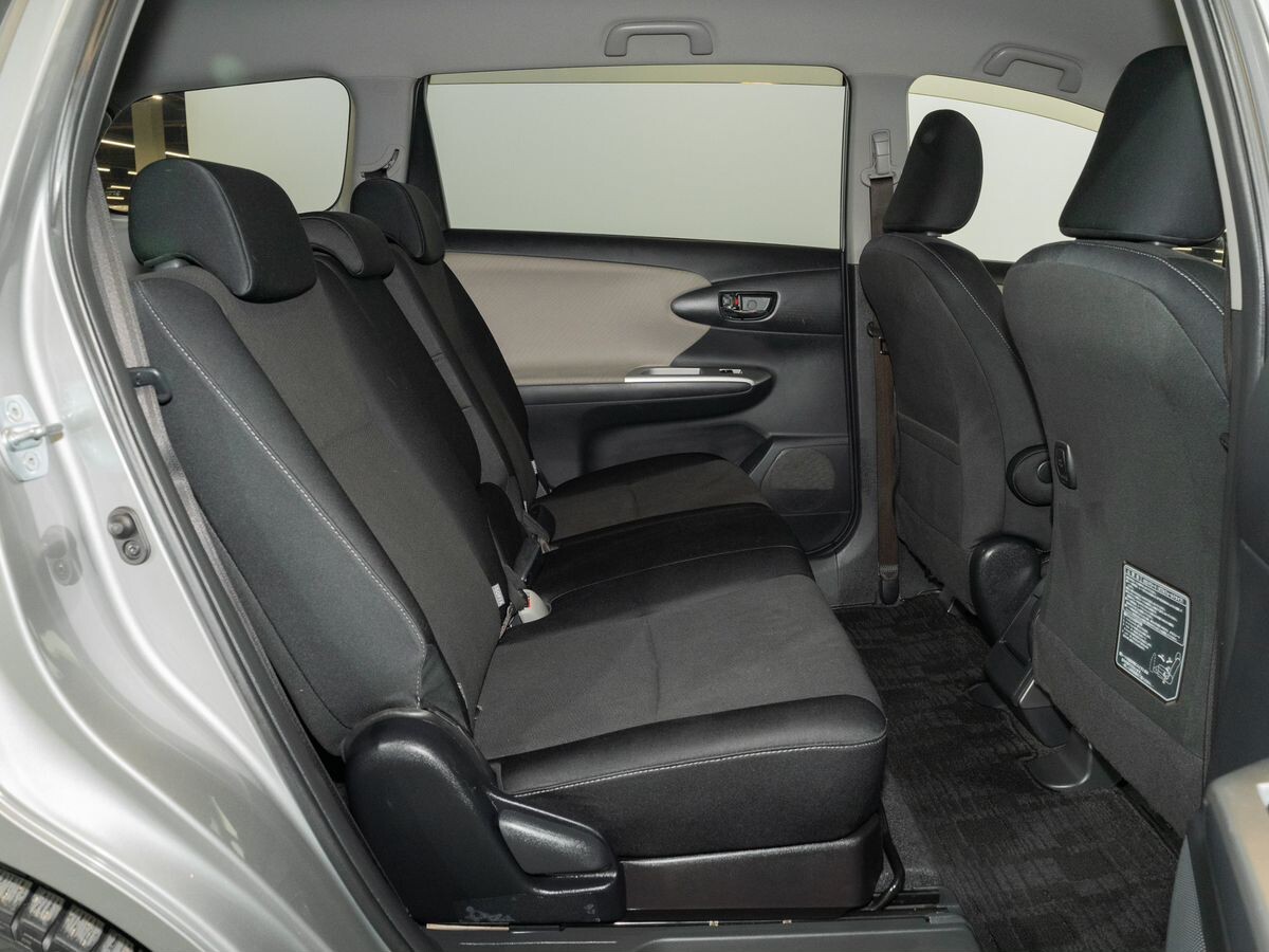 Toyota Wish 2011 - фото автомобиля