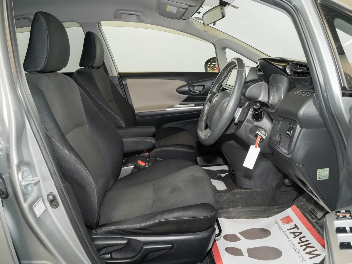 Toyota Wish 2011 - фото автомобиля