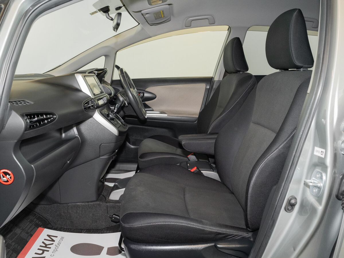 Toyota Wish 2011 - фото автомобиля