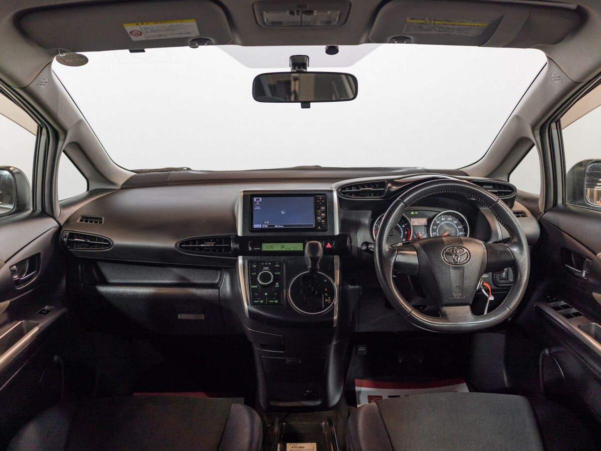 Toyota Wish 2011 - фото автомобиля