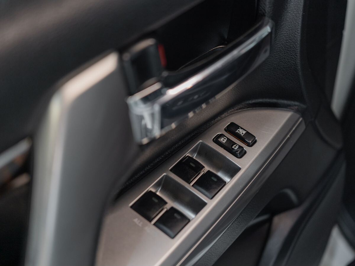 Toyota Land Cruiser 2015 - фото автомобиля