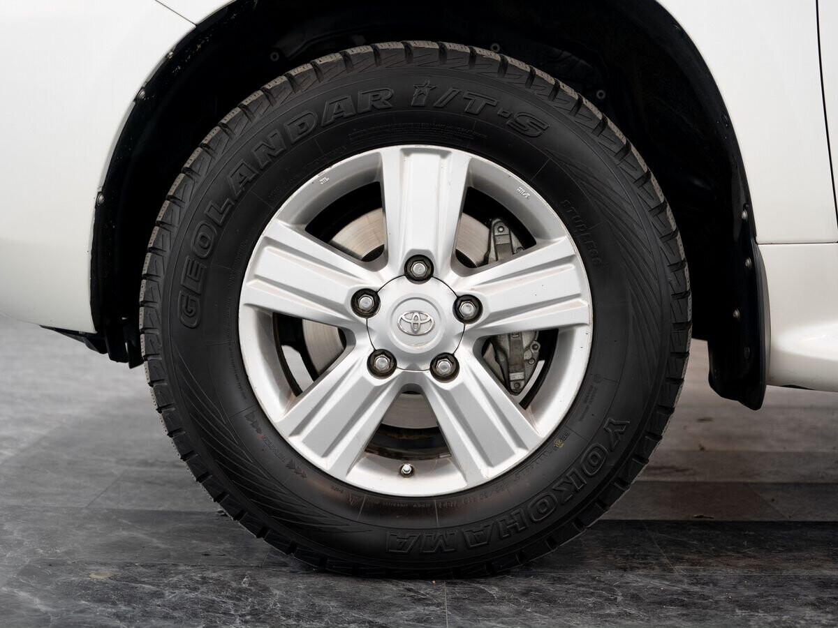 Toyota Land Cruiser 2015 - фото автомобиля