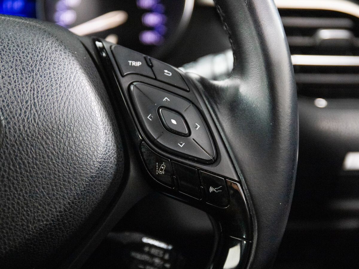 Toyota C-HR 2017 - фото автомобиля