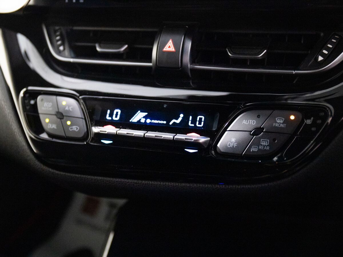 Toyota C-HR 2017 - фото автомобиля