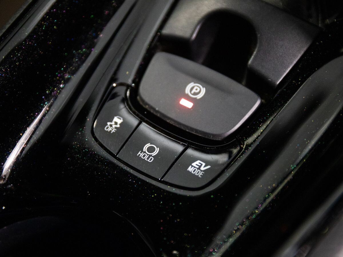 Toyota C-HR 2017 - фото автомобиля