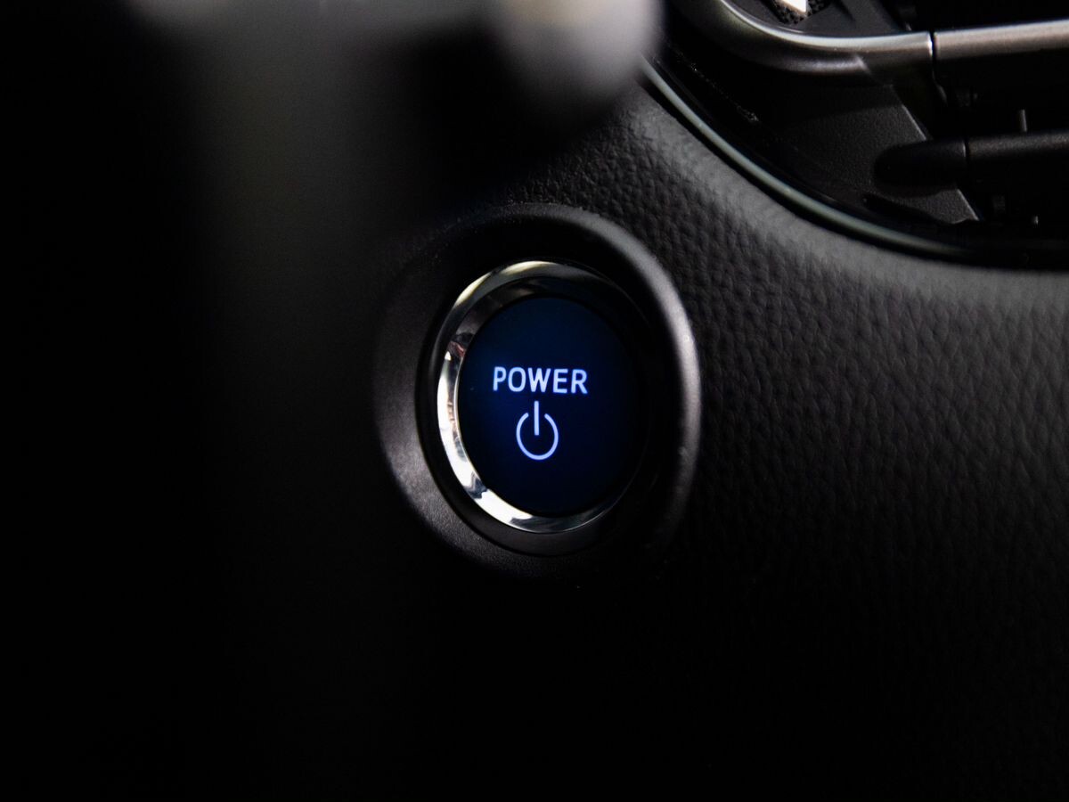 Toyota C-HR 2017 - фото автомобиля