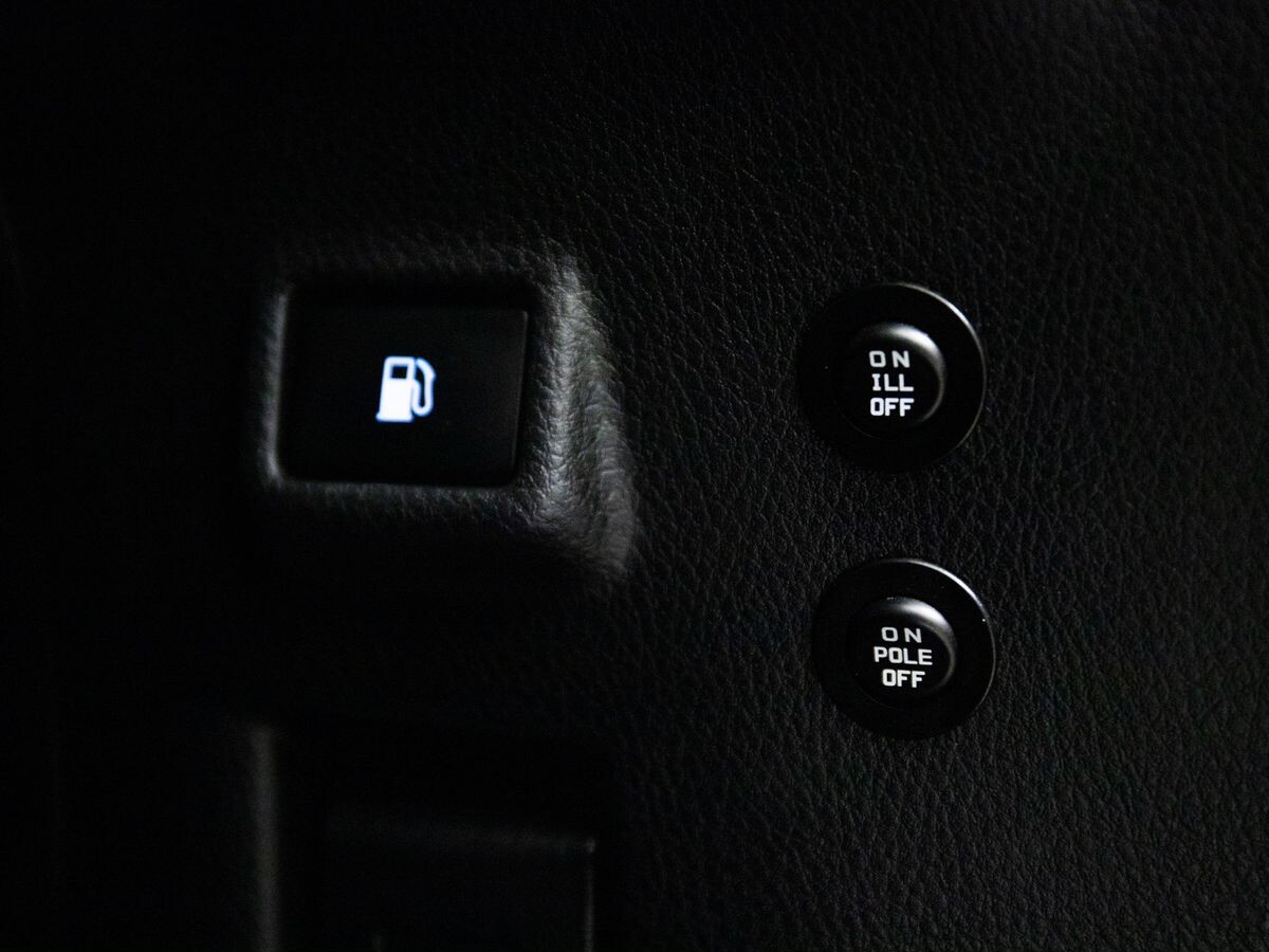 Toyota C-HR 2017 - фото автомобиля