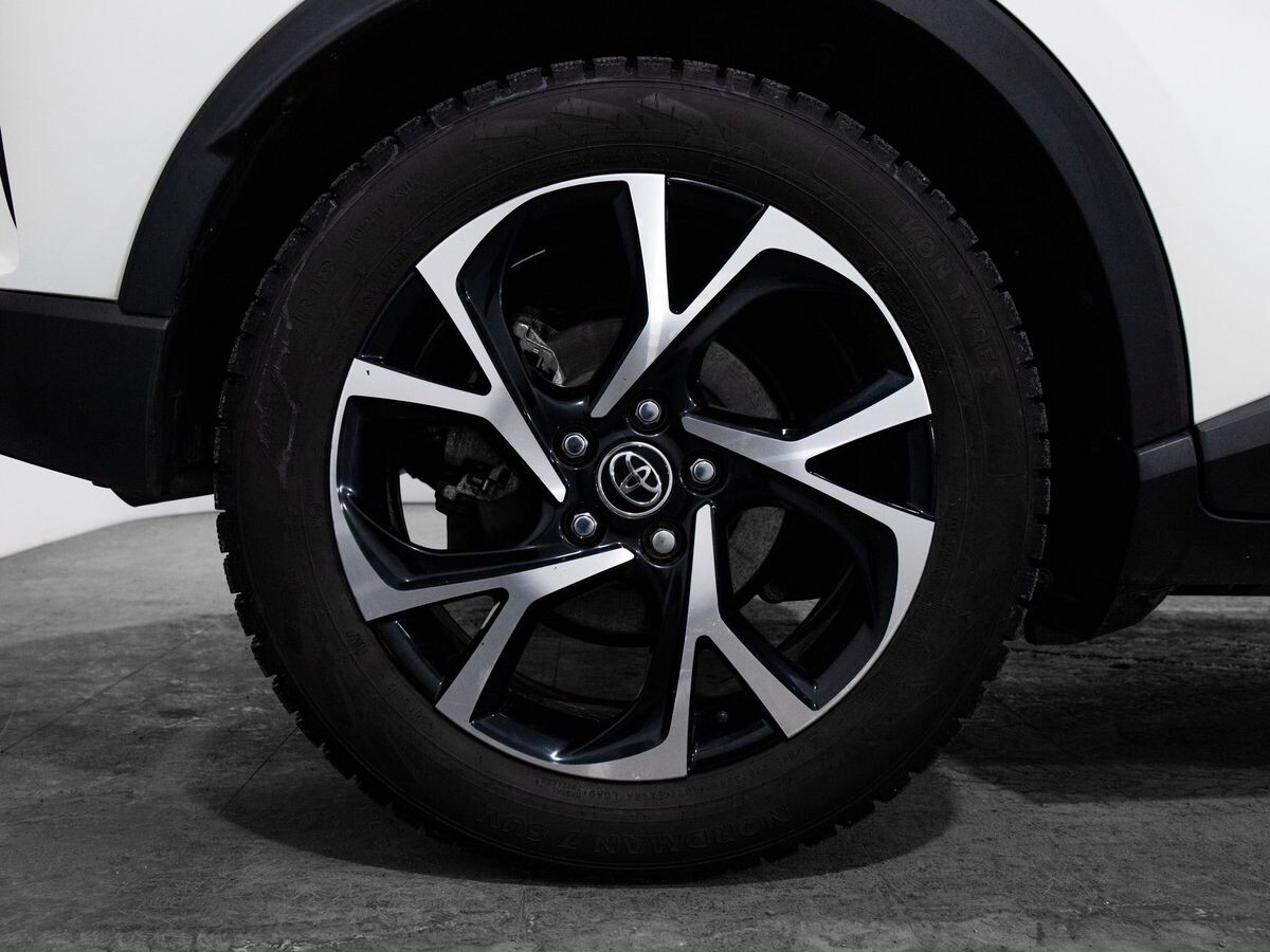 Toyota C-HR 2017 - фото автомобиля