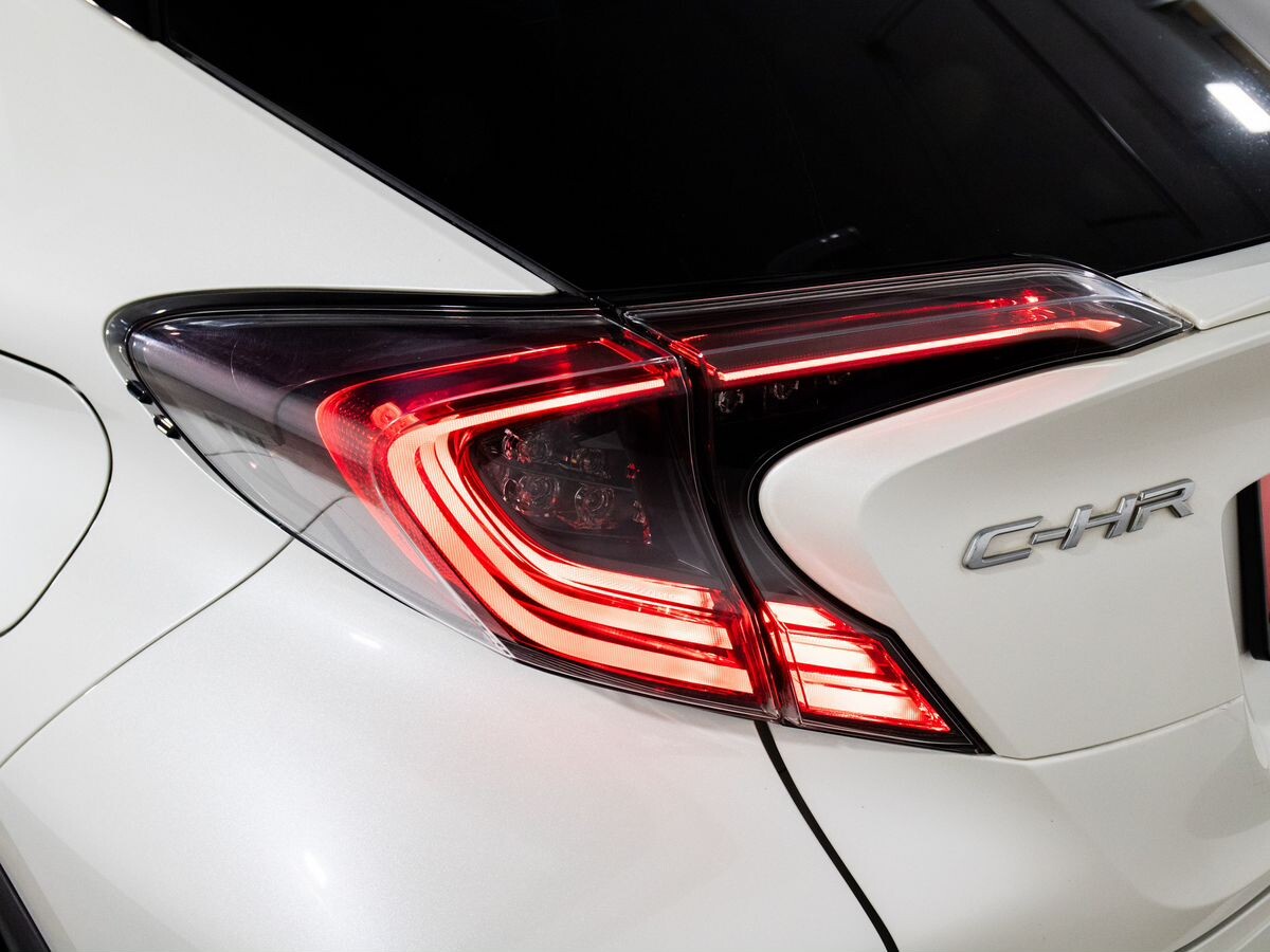 Toyota C-HR 2017 - фото автомобиля