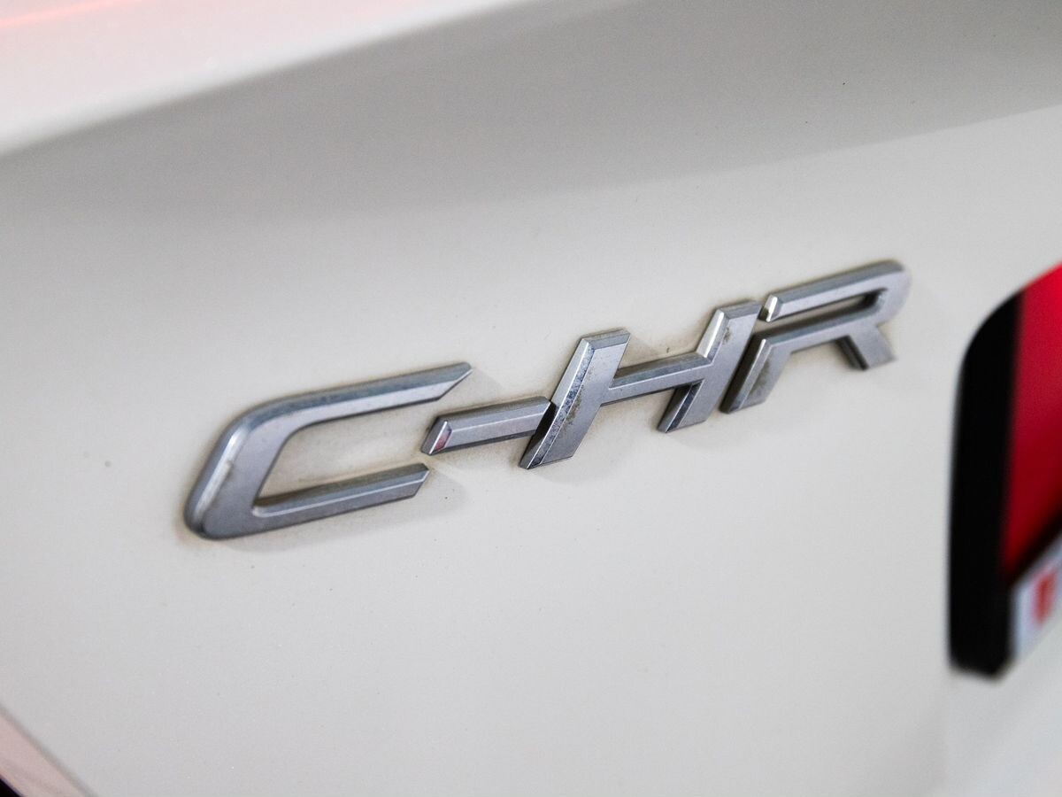 Toyota C-HR 2017 - фото автомобиля