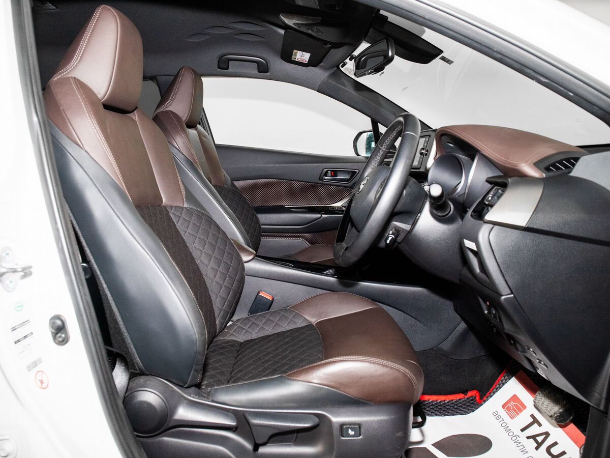 Toyota C-HR 2017 - фото автомобиля