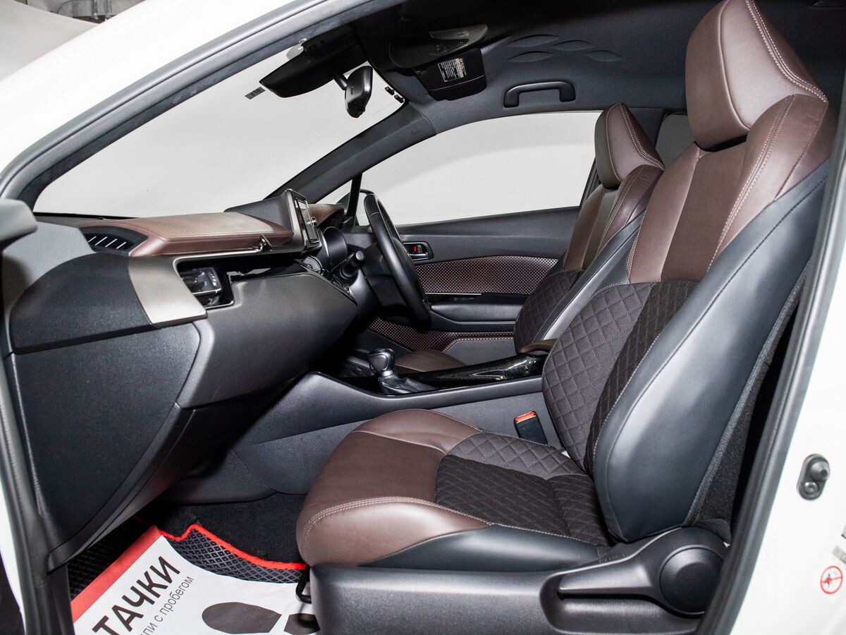Toyota C-HR 2017 - фото автомобиля