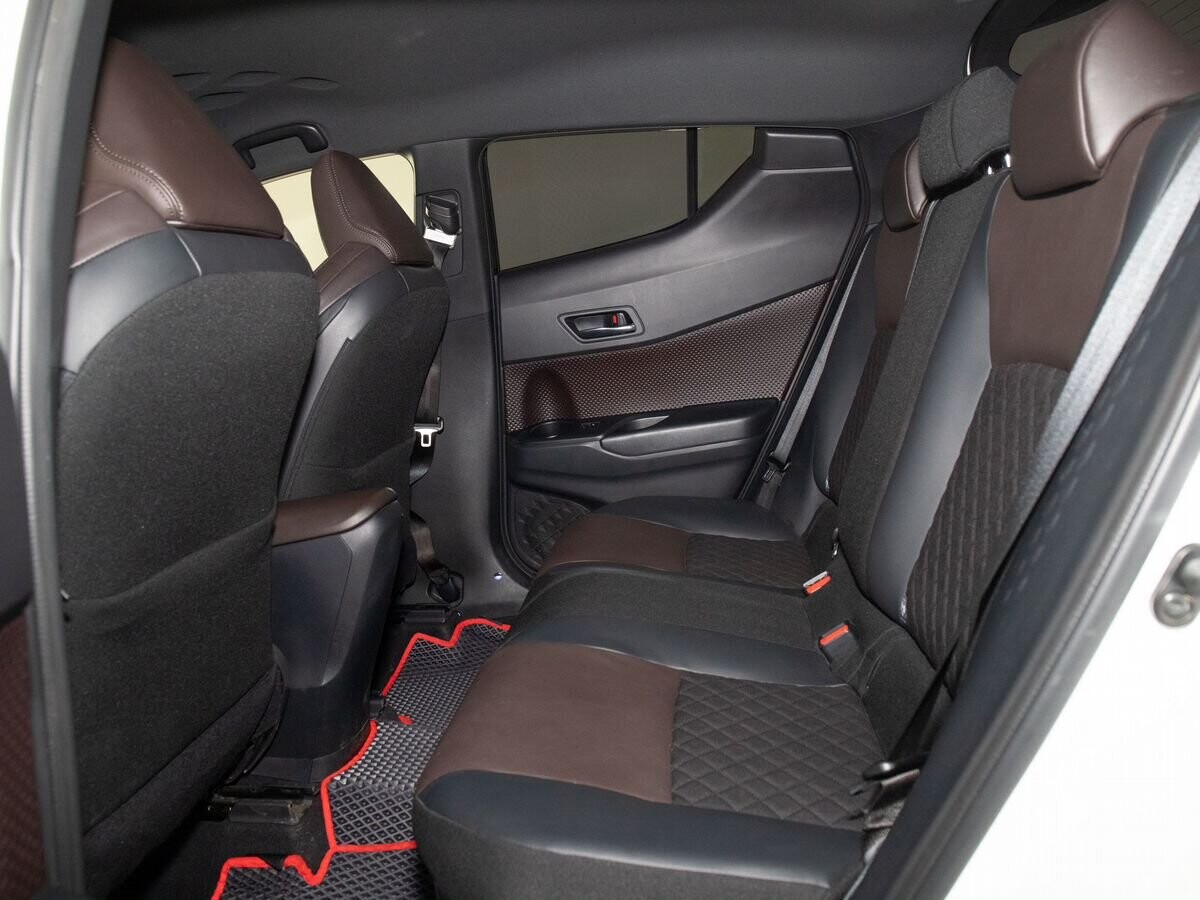 Toyota C-HR 2017 - фото автомобиля